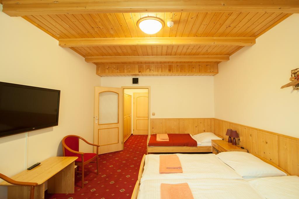 Sport-V-Hotel Hrotovice Habitación foto