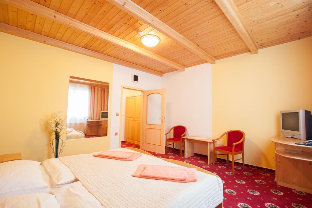 Sport-V-Hotel Hrotovice Habitación foto